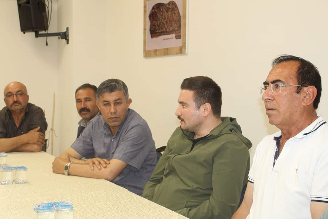 KAYMAKAMIMIZ SAYIN OSMAN ACAR İLÇEMİZ MAHALLE MUHTARLARI İLE BİR ARAYA GELEREK DEĞERLENDİRME TOPLANTISI YAPTI.